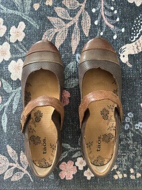 Taos Footwear Brown Leather Mary Jane Flats